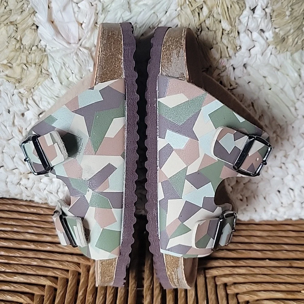 NWOT, Lily & Dan camo sandals, size 7/8